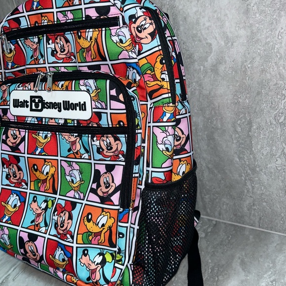 Disney traveler backpack like new ! - Picture 3 of 9